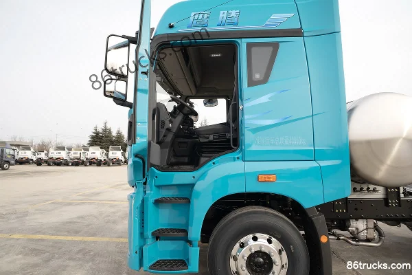 FAW Jiefang Yingteng 15L LNG 600 hp 6X4(10 wheels) FAW Jiefang 12-Speed AMT Automatic Tractor Truck Cab (3) | 86Trucks