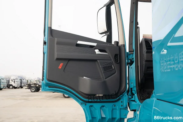 FAW Jiefang Yingteng 15L LNG 600 hp 6X4(10 wheels) FAW Jiefang 12-Speed AMT Automatic Tractor Truck Cab (2) | 86Trucks