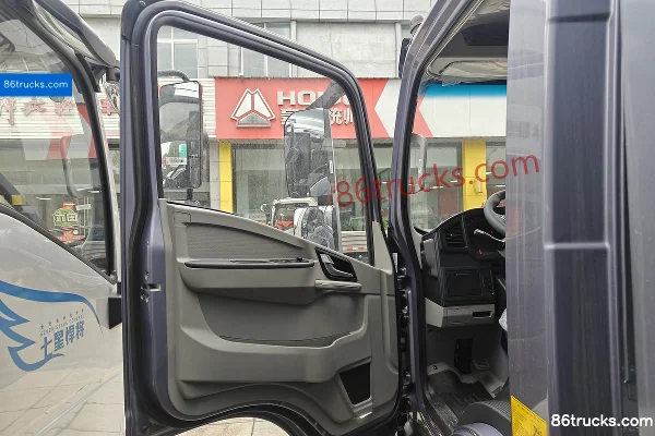 Sinotruk HOWO Tongshuai 150 hp 4X2(6 wheels) 4.15m single-row van light truck (Fast Gear 8-speed) Cab (1) | 86Trucks