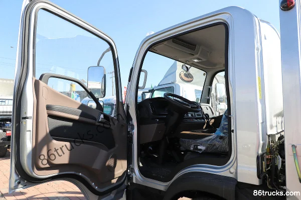 FAW Jiefang New Zhaocaihu Pro 2.5L Diesel 150 hp 4X2(6 wheels) 5-speed Air Brake 4.2m Single Row Flatbed Light Truck Cab (1) | 86Trucks