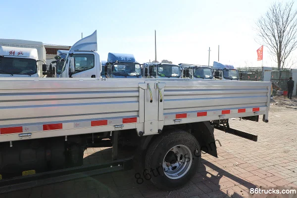 FAW Jiefang New Zhaocaihu Pro 2.5L Diesel 150 hp 4X2(6 wheels) 5-speed Air Brake 4.2m Single Row Flatbed Light Truck Body (3) | 86Trucks
