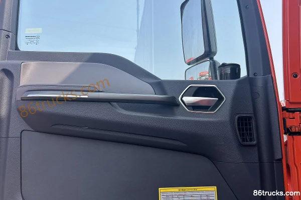 Sinotruk HOWO TX7 PRO Woying Edition 6.9L Diesel 290hp 4X2(6 wheels) Sinotruk 8-speed 9.6m Box Cargo Truck Cab (3) | 86Trucks