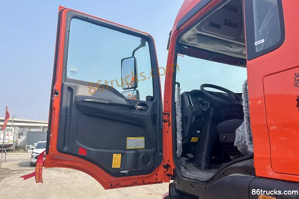Sinotruk HOWO TX7 PRO Woying Edition 6.9L Diesel 290hp 4X2(6 wheels) Sinotruk 8-speed 9.6m Box Cargo Truck Cab (1) | 86Trucks