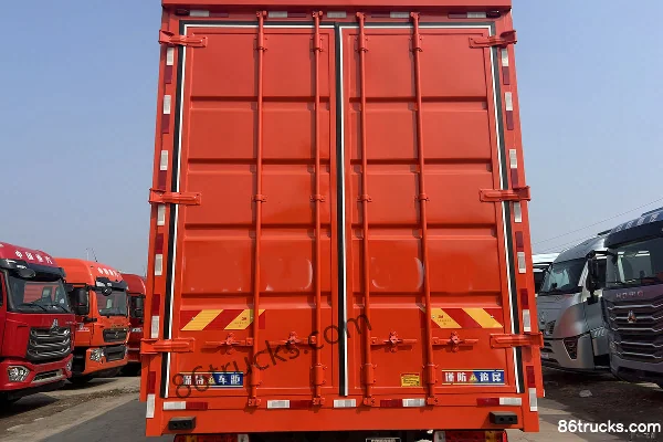 Sinotruk HOWO TX7 PRO Woying Edition 6.9L Diesel 290hp 4X2(6 wheels) Sinotruk 8-speed 9.6m Box Cargo Truck Body (3) | 86Trucks
