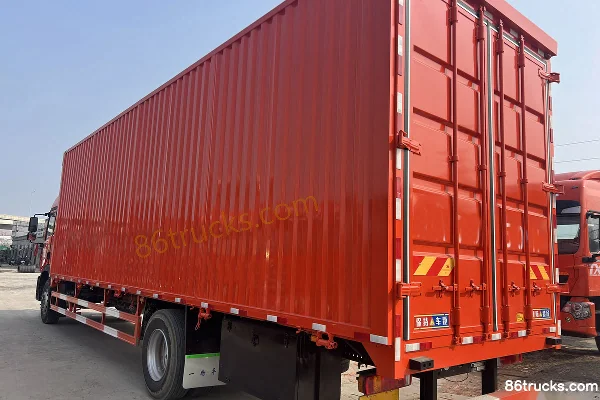 Sinotruk HOWO TX7 PRO Woying Edition 6.9L Diesel 290hp 4X2(6 wheels) Sinotruk 8-speed 9.6m Box Cargo Truck Body (1) | 86Trucks
