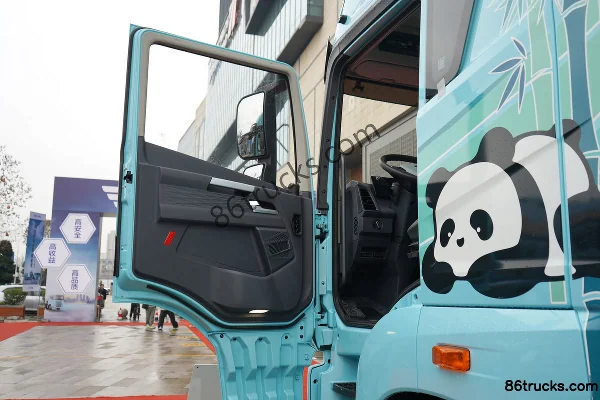 FAW Jiefang Yingteng 13.2L LNG 530hp 6X4(10 wheels) FAW Jiefang 12-Speed AMT Automatic Tractor Truck Cab (3) | 86Trucks