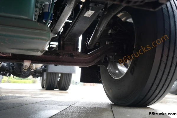 FAW Jiefang Yingteng 13.2L LNG 530hp 6X4(10 wheels) FAW Jiefang 12-Speed AMT Automatic Tractor Truck Chassis (3) | 86Trucks