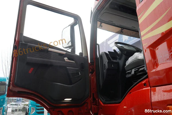 FAW Jiefang Qingdao Yingteng 13.2L Diesel 580 hp 6X4(10 wheels) FAW Jiefang 12-Speed Tractor Truck Cab (1) | 86Trucks