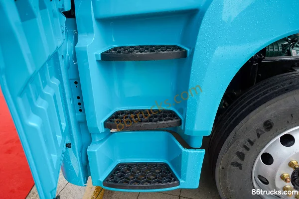 FAW Jiefang Qingdao Yingteng 380hp 4X2(6 wheels) Diesel AMT Automatic 6.8m Refrigerated Truck Cab (3) | 86Trucks