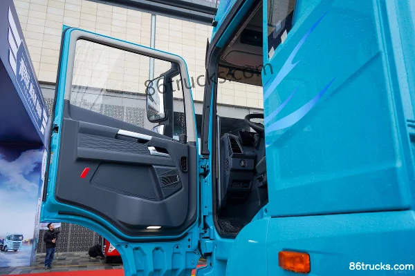 FAW Jiefang Qingdao Yingteng 380hp 4X2(6 wheels) Diesel AMT Automatic 6.8m Refrigerated Truck Cab (1) | 86Trucks