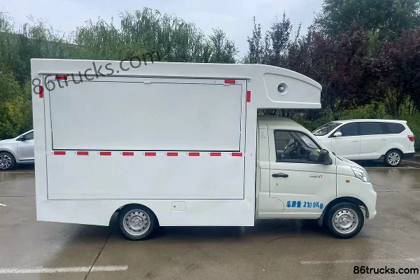 Foton V1 1.2L Gasoline 91hp 4X2(6 wheels) Landai 5-Speed 2.8m Single-Row Sales Truck Exterior (3) | 86Trucks