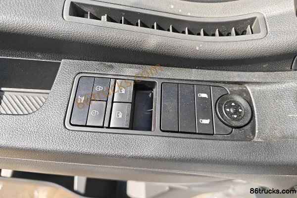 Foton H5 6.4L Diesel 300 hp 4X2(6 wheels) Fast Gear 8-Speed 6.8m Stake Truck Cab (3) | 86Trucks