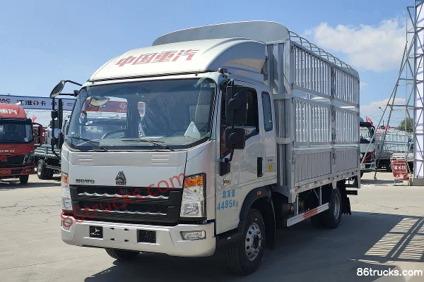Sinotruk HOWO Hanjiang 3L CNG 140 hp 4X2(6 wheels) Fast Gear 8-Speed 5.2m Semi-Row Cargo Truck Exterior (3) | 86Trucks