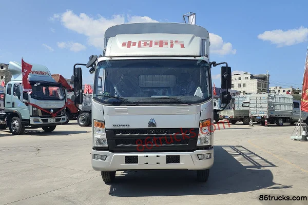 Sinotruk HOWO Hanjiang 3L CNG 140 hp 4X2(6 wheels) Fast Gear 8-Speed 5.2m Semi-Row Cargo Truck Exterior (2) | 86Trucks