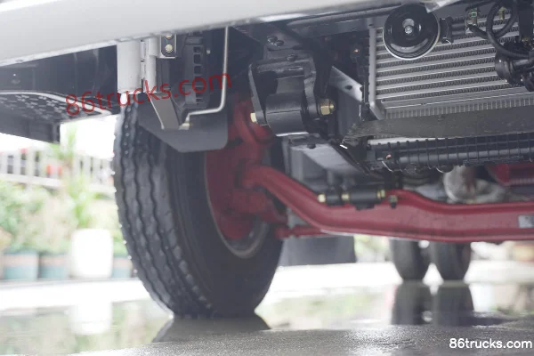 DongfengK6 2.5L diesel 185 ch 4X2(6 roues) Fast Gear 8 vitesses 4,17 m cabine simple, camion léger à ridelles Châssis (2) | 86Trucks
