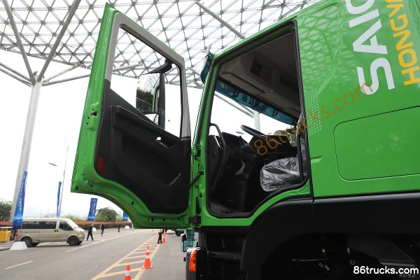 SAIC Hongyan Genlyon C6 440 hp 8X4(12 wheels) 7.8m Dump Truck (High Roof) (China VI) Cab (1) | 86Trucks