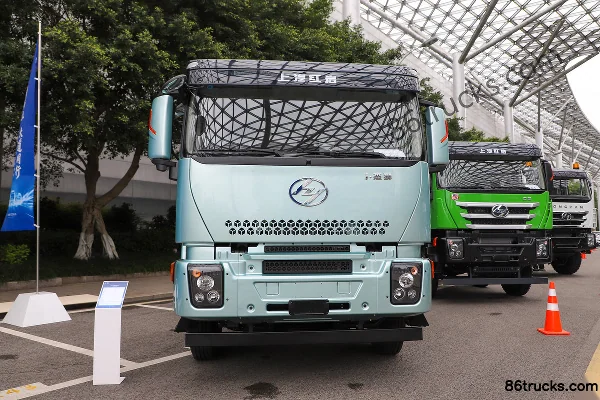 SAIC Hongyan Genlyon 6X4(10 roues) tracteur routier électrique pur CATL 600 kWh Extérieur (2) | 86Trucks