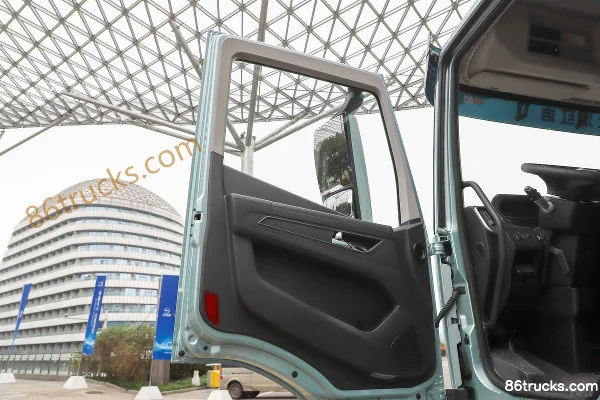 SAIC Hongyan Genlyon 6X4(10 roues) tracteur routier électrique pur CATL 600 kWh Cabine (2) | 86Trucks