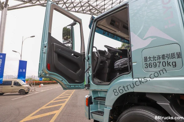 SAIC Hongyan Genlyon 6X4(10 roues) tracteur routier électrique pur CATL 600 kWh Cabine (1) | 86Trucks