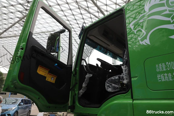 SAIC Hongyan Genlyon Composite Version 8X4(12 wheels) 5.8m Half Row Pure Electric Dump Truck CATL 600kWh Cab (1) | 86Trucks