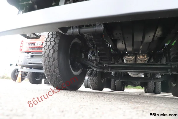 SAIC Hongyan Genlyon Composite Version 8X4(12 wheels) 5.8m Half Row Pure Electric Dump Truck CATL 600kWh Chassis (2) | 86Trucks