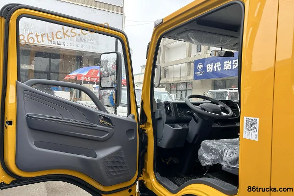 JMC Kaiyun+ Medium Body 2.5L Diesel 156hp 4X2(6 wheels) WLY 6-Speed Air Brake 3.2m Double Row Flatbed Light Truck Cab (1) | 86Trucks