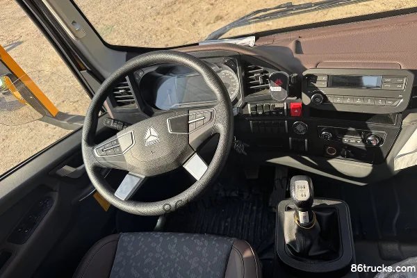 Sinotruk HOWO Tongshuai 170hp 4X2(6 wheels) Fast Gear 8-Speed Wrecker Truck (Hubei Longmu) Cab (1) | 86Trucks