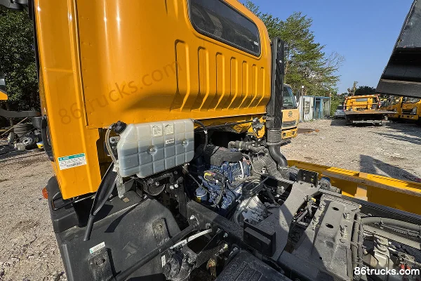 Sinotruk HOWO Tongshuai 170hp 4X2(6 wheels) Fast Gear 8-Speed Wrecker Truck (Hubei Longmu) Chassis (2) | 86Trucks