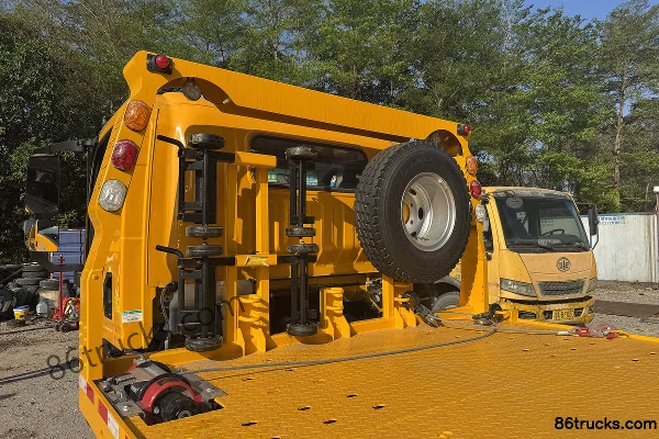 Sinotruk HOWO Tongshuai 170hp 4X2(6 wheels) Fast Gear 8-Speed Wrecker Truck (Hubei Longmu) Body (1) | 86Trucks