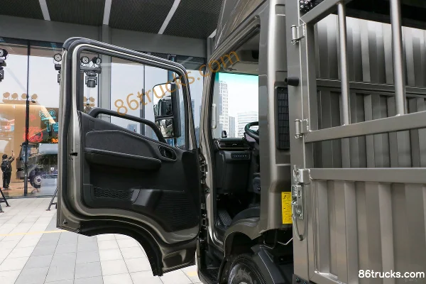 FARIZON Xingzhi T9M Smart Edition 4.135m Single Row Methanol Plug-in Extended Range Hybrid Cargo Truck with Side Panels 4X2(6 wheels) Cab (1