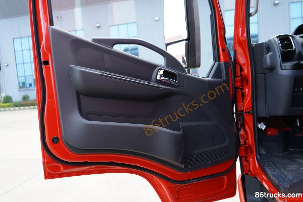 Dongfeng K6 180 hp 2.5L Diesel 4X2(6 wheels) Fast Gear 6-speed Medium Body 4.1m Refrigerated Truck Cab (2) | 86Trucks
