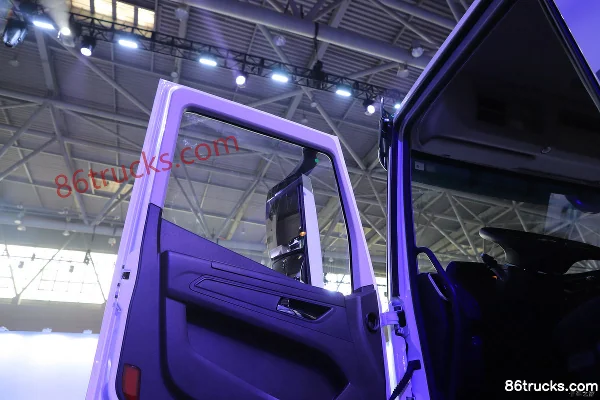 SAIC Hongyan Genlyon 6X4(10 wheels) Flat Roof Electric Tractor Truck CATL 400kWh Cab (2) | 86Trucks