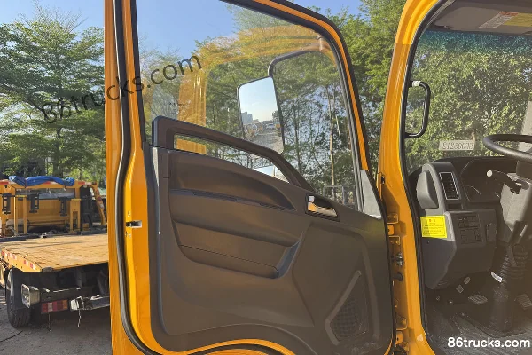 Sinotruk Pioneer M3 180hp 4X2(6 wheels) Wrecker Truck (Hubei Longmu) Cab (1) | 86Trucks