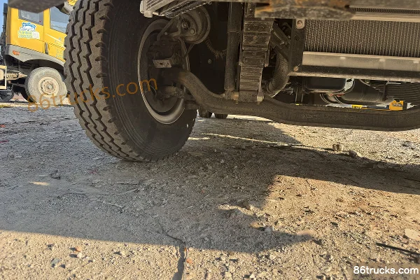 Sinotruk Pioneer M3 180hp 4X2(6 wheels) Wrecker Truck (Hubei Longmu) Chassis (1) | 86Trucks