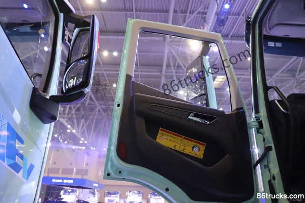 SAIC Hongyan Genlyon Heavy-Duty 8X4(12 wheels) 8.6m Electric Dump Truck CATL 600kWh Cab (2) | 86Trucks