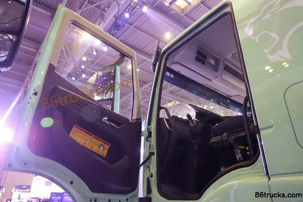 SAIC Hongyan Genlyon Heavy-Duty 8X4(12 wheels) 8.6m Electric Dump Truck CATL 600kWh Cab (1) | 86Trucks