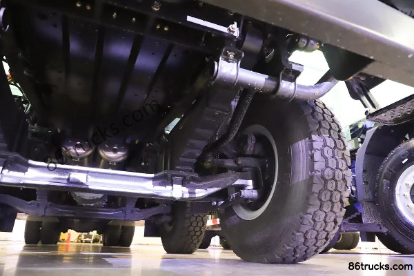 SAIC Hongyan Genlyon Heavy-Duty 8X4(12 wheels) 8.6m Electric Dump Truck CATL 600kWh Chassis (3) | 86Trucks