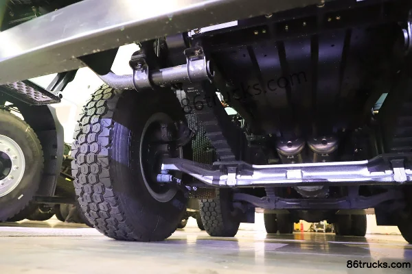 SAIC Hongyan Genlyon Heavy-Duty 8X4(12 wheels) 8.6m Electric Dump Truck CATL 600kWh Chassis (2) | 86Trucks