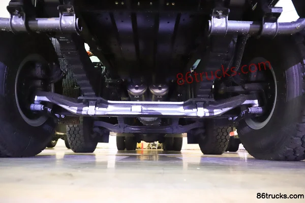 SAIC Hongyan Genlyon Heavy-Duty 8X4(12 wheels) 8.6m Electric Dump Truck CATL 600kWh Chassis (1) | 86Trucks