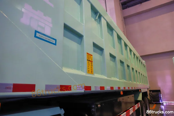 SAIC Hongyan Genlyon Heavy-Duty 8X4(12 wheels) 8.6m Electric Dump Truck CATL 600kWh Body (3) | 86Trucks