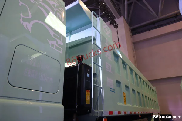 SAIC Hongyan Genlyon Heavy-Duty 8X4(12 wheels) 8.6m Electric Dump Truck CATL 600kWh Body (1) | 86Trucks