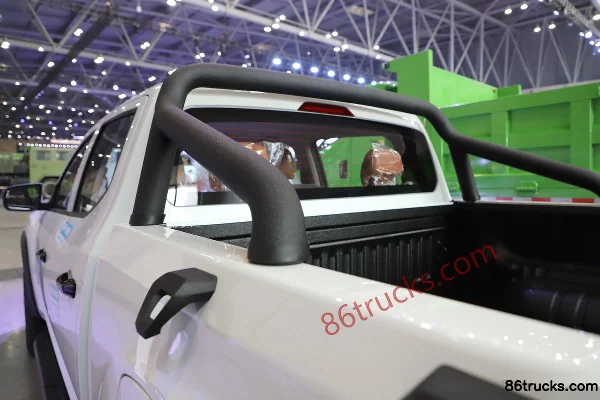 SAIC MAXUS New Star L Elite Edition 2.5T Diesel 224hp Automatic 4WD Long Box Double Row Pickup Chassis (1) | 86Trucks
