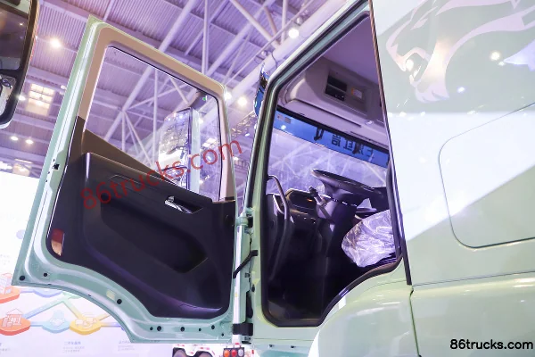 SAIC Hongyan Genlyon Heavy-Duty 8X4(12 wheels) 9m Pure Electric Dump Truck CATL 600kWh Cab (1) | 86Trucks