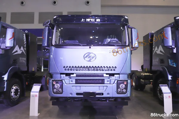 SAIC Hongyan Genlyon Standard Load Version 6X4(10 wheels) Pure Electric Tractor Truck CATL 600kWh Exterior (2) | 86Trucks