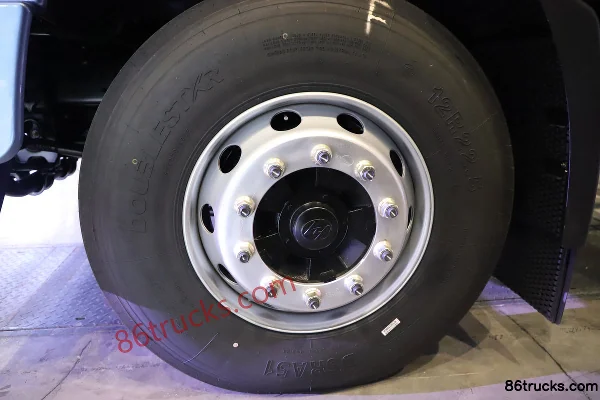 SAIC Hongyan Genlyon Standard Load Version 6X4(10 wheels) Pure Electric Tractor Truck CATL 600kWh Chassis (2) | 86Trucks