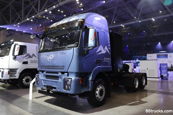 SAIC Hongyan Genlyon Standard Load Version 6X4(10 wheels) High Roof Pure Electric Tractor Truck CATL 600kWh Exterior (3) | 86Trucks
