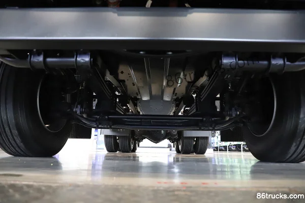 SAIC Hongyan Genlyon Standard Load Version 6X4(10 wheels) High Roof Pure Electric Tractor Truck CATL 600kWh Chassis (1) | 86Trucks
