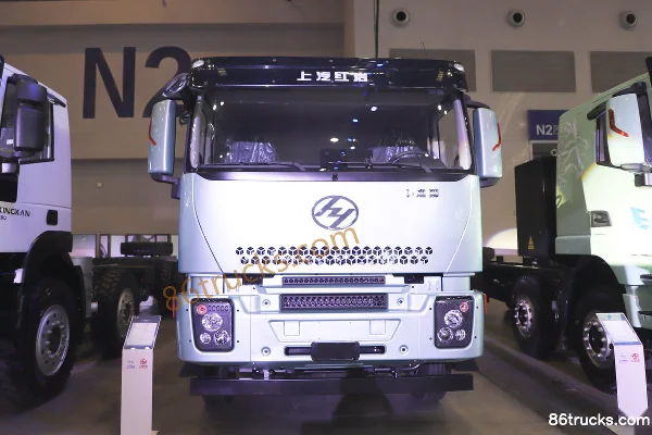 SAIC Hongyan Genlyon Standard Load Version 6X4(10 wheels) Flat Roof Pure Electric Tractor Truck CATL 400kWh Exterior (2) | 86Trucks