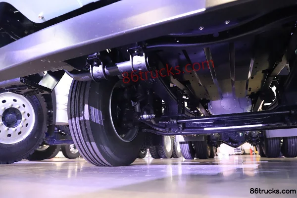 SAIC Hongyan Genlyon Standard Load Version 6X4(10 wheels) Flat Roof Pure Electric Tractor Truck CATL 400kWh Chassis (2) | 86Trucks