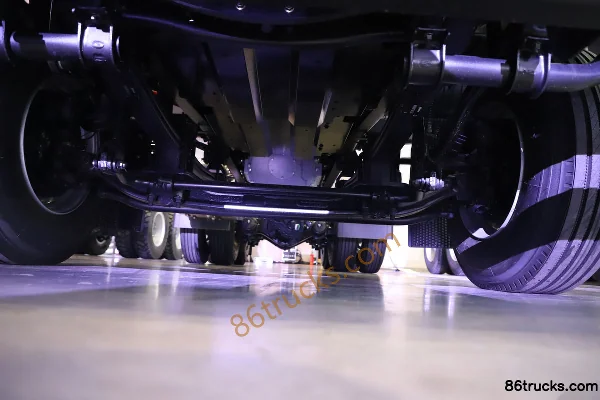 SAIC Hongyan Genlyon Standard Load Version 6X4(10 wheels) Flat Roof Pure Electric Tractor Truck CATL 400kWh Chassis (1) | 86Trucks